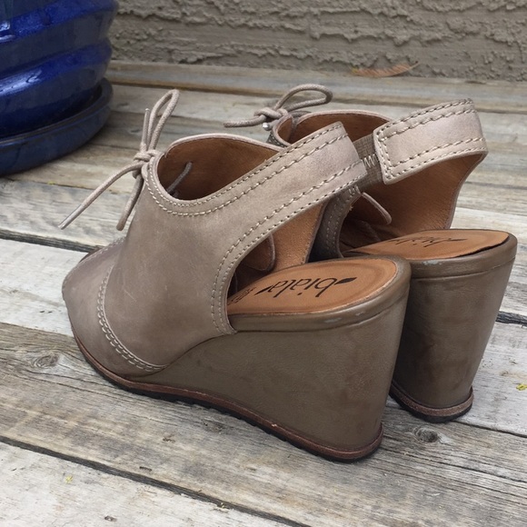 Peep toe platforms - Picture 5 of 5